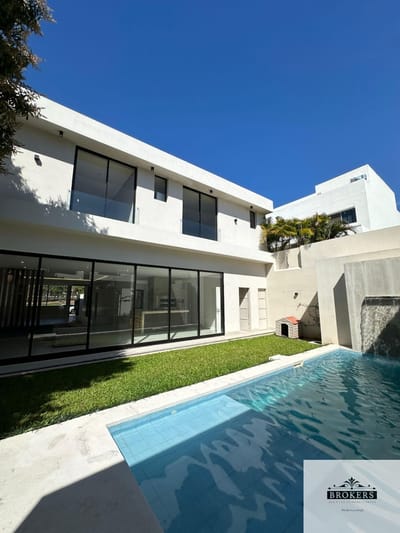 Vendo Hermosa Casa a Estrenar De 4 Suites Con Piscina Zona Goethe