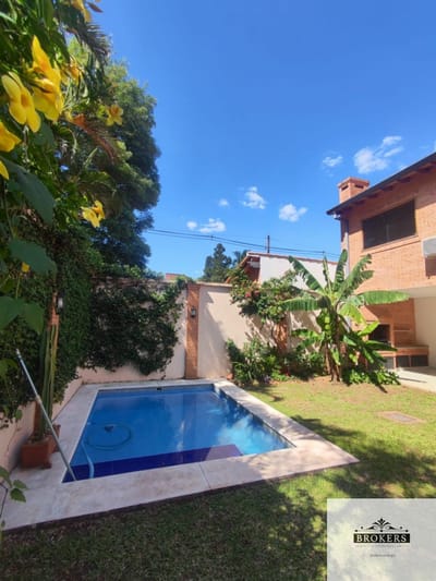 Casa Pareada en alquiler de 3 Dormitorios con Pisc. en B° Mariscal Estigarribia