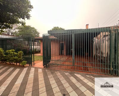 Vendo Terreno Con Casa A Refaccionar o Demoler En Los Laureles