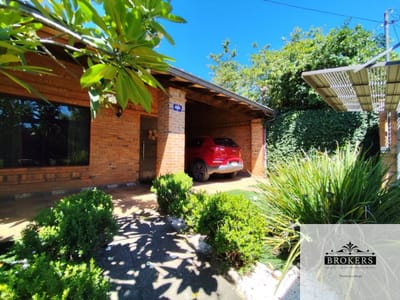 Vendo lindo chalet de 3 dormitorios en Laurelty, Luque