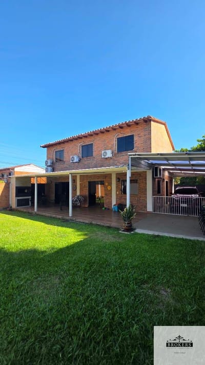 VENDO HERMOSA CASA DOS PLANTAS, 3 DORMIT. 4TO. BO. LUQUE