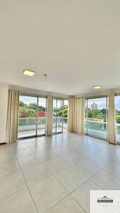 Vendo Departamento Rentado De 2 Dormitorios Con 2 Cocheras En Madame Lynch