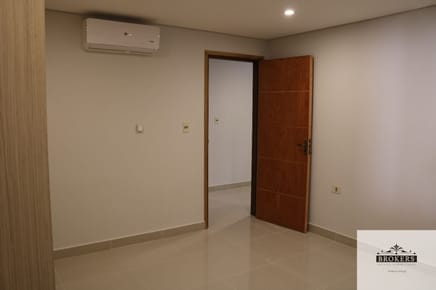 Departamento De Un Dormitorio en alquiler c/ cochera en Ykua Sati