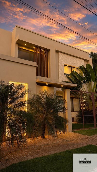Casa de Lujo en Venta Amoblada:4 Dormitorios-Piscina Estilo Playa, Laurelty , Luque