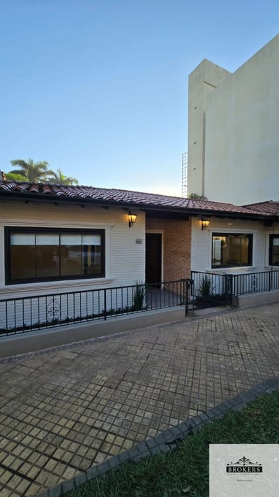 Alquilo Casa Refaccionada En Las Lomas toda en Planta Baja