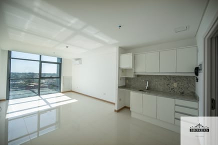 Vendo Oficina de 42 m2 Con Renta Activa en Edificio Corporativo Trading Park