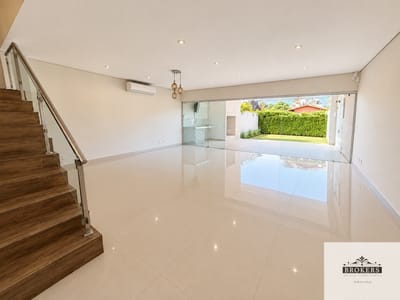 Alquilo Hermoso Duplex De 3 Dormitorios Con Area de Servicio En Mburucuya