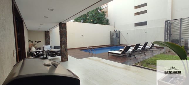 Vendo Residencia Amoblada:4 Suites C/Piscina Bo. Sto. Domingo Zona BCP