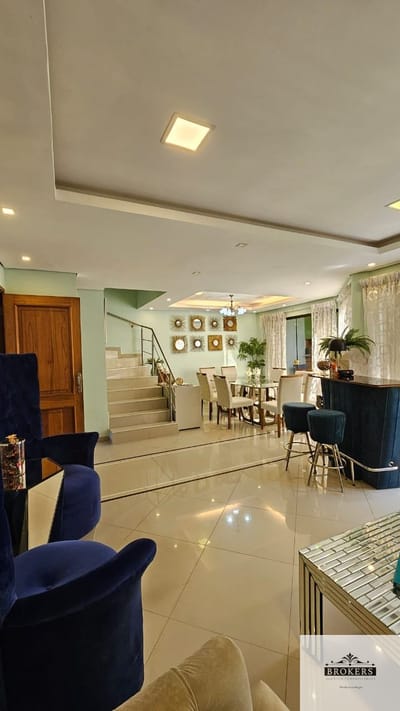 Dúplex Amoblado en alquiler c/ cochera en Los Laureles