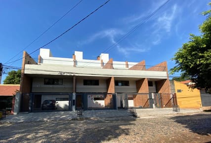 Vendo Triplex De 3 Dormitorios En Barrio Ykua Sati