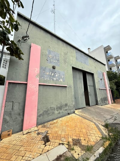 ALQUILO TINGLADO CON OFICINA EN RECOLETA.