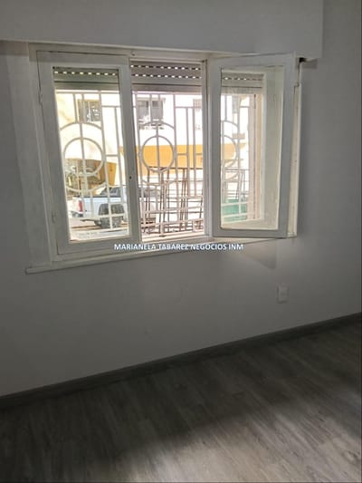 Venta Barrio Sur, Apartamento al frente de 2 dormitorios  planta baja Reciclado a nuevo.
