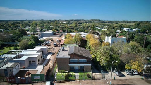 Venta Expectacular Casa Sobre Avenida en la Paz Canelones, FINANCIA con entrega importante !