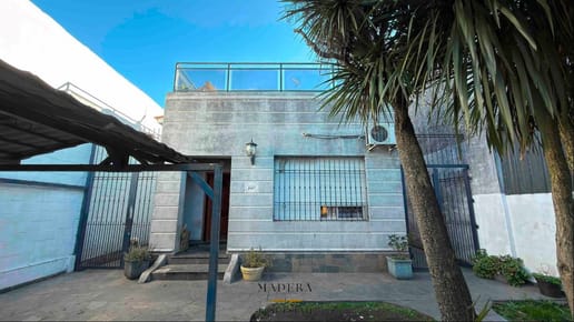 Venta de 2 Casas, Padrón único en barrio Colón, ideal para familias numerosas!! Se escuchan ofertas razonables.