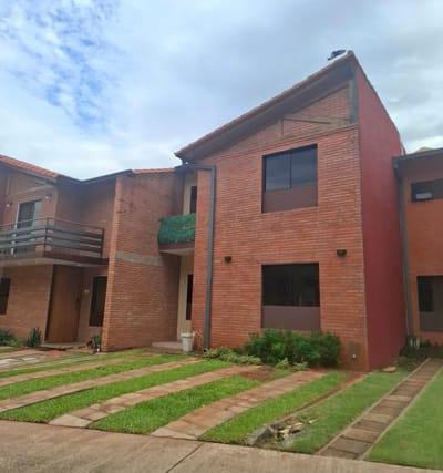 Vendo Duplex de 3 dormitorios zona Laguna Grande