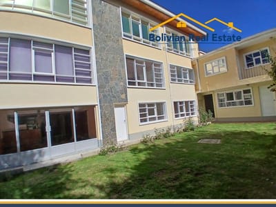AMPLIA CASA EN VENTA EN CALACOTO INMEDIACIONES CALLE 18