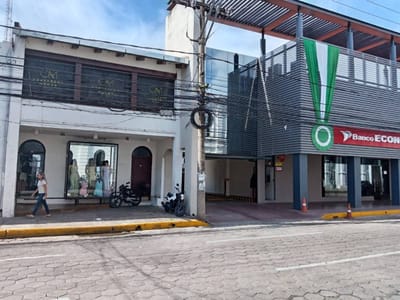 AMPLIO LOCAL COMERCIAL EN VENTA EN EL CENTRO