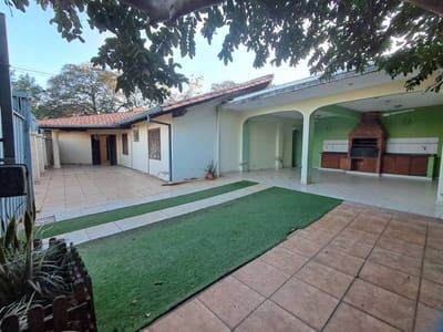 VENDO CASA EN FERNANDO DE LA MORA ZONA NORTE