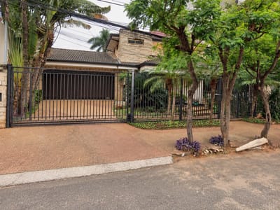 VENDO CASA EN BARRIO LAS CARMELITAS