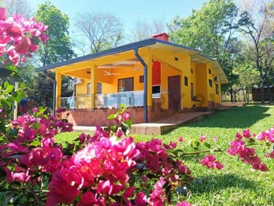 EXCLUSIVA PROPIEDAD CON 2 CASAS DE CAMPO / PISCINA Y 3 HAS DE TERRENO