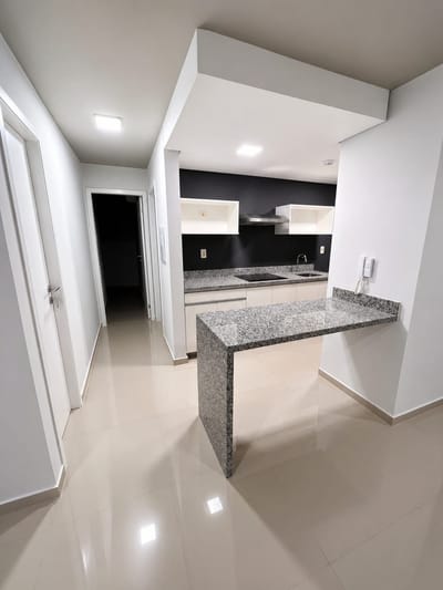 Alquilo departamento en Edificio INSIGNIA 4 –   Luque - piso 5 