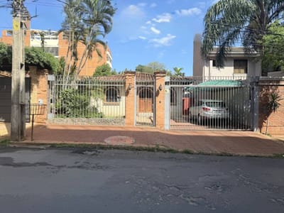Propiedad sobre Concejal Vargas ideal para vivienda o desarrollo