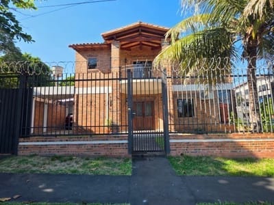 VENTA CASA AMPLIA, LUQUE
