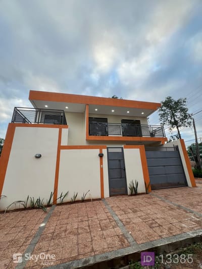 En venta hermosa casa en Villa Elisa con amplio terreno 