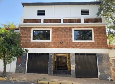 Casa de Dos Plantas en Alquiler – Centro de Asunción