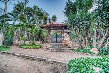 VENDO HERMOSA RESIDENCIA EN CARMELITAS
