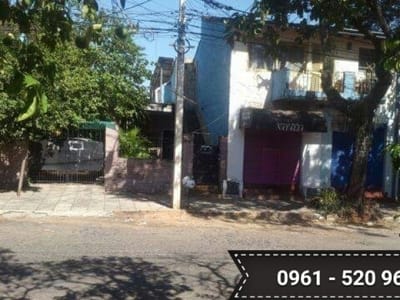 VENDO CASA CON SALONES COMERCIALES