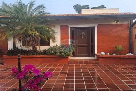 VENDO HERMOSA CASA EN LOMA MERLO LUQUE