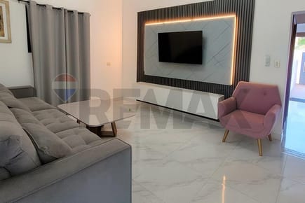 En venta casa de 3 dorm con piscina-Los Laureles