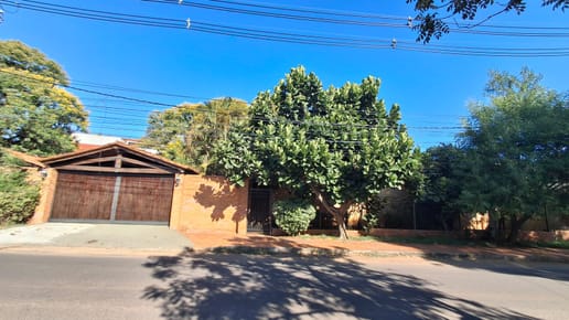 Residencia en Alquiler – zona Mburucuyá 