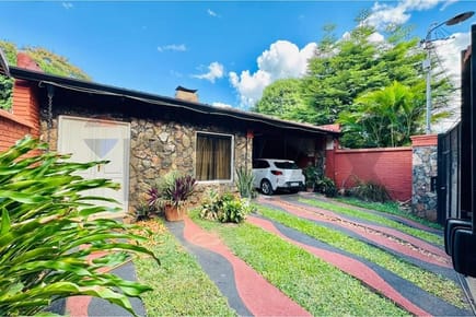 Casa en venta - Barrio San Felipe San Lorenzo     J.A.