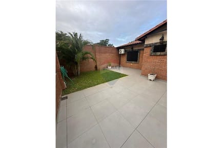 VENDO CASA   EN ÑEMBY 