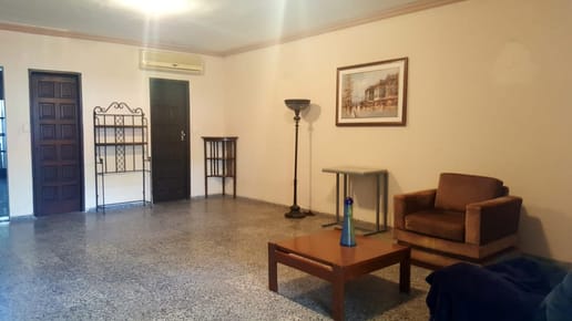 OFICINA EN ALQUILER; 450$US AMBIENTE FUNCIONAL DE 50M2 CON COCINETA Y BAÑO.