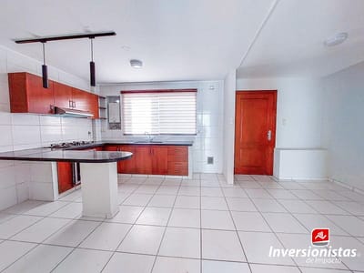DEPARTAMENTO EN VENTA, DE 2 DORMITORIOS + PARQUEO Y BAULERA.