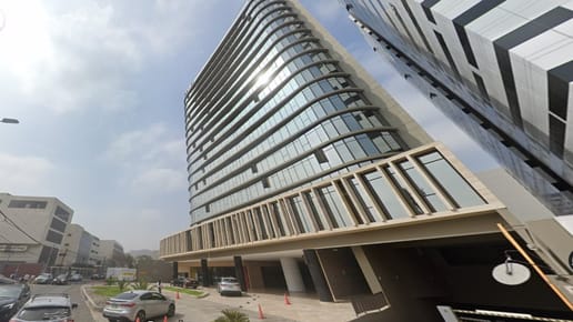 Oficina Premium De Estreno, A Pasos De La Emb. Eeuu, Amplia Y Súper Iluminada