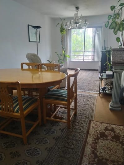 Apartamento de 3 Dorm Amplios en buen Edificio. Estrategicamente ubicado a pasos de 8 De Octubre
