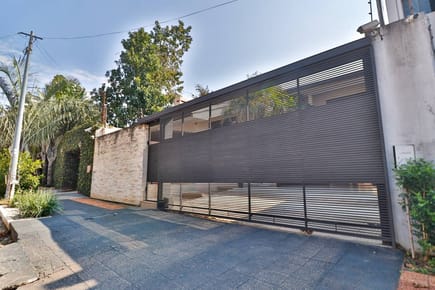 VENDO PRECIOSA RESIDENCIA EN EL BARRIO LAS LOMAS