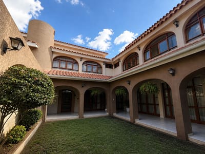 CASA AMPLIA EN VENTA ZONA NORESTE 