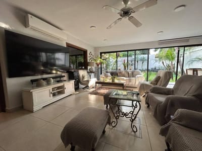 EN VENTA CASA EN BARRIO MBURICAO