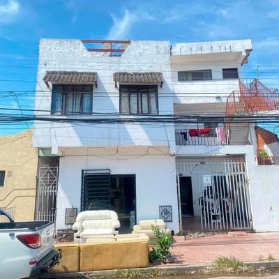 CASA COMERCIAL DE 3 PLANTAS EN VENTA 