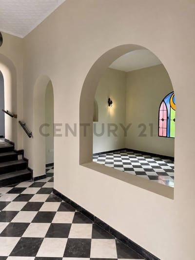 Oportunidad  única! Casa estilo colonial en excelente estado