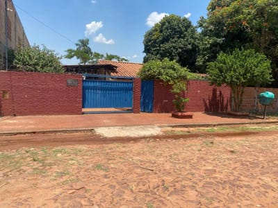 VENTA DE CASA EN LA CIUDAD DE ÑEMBY