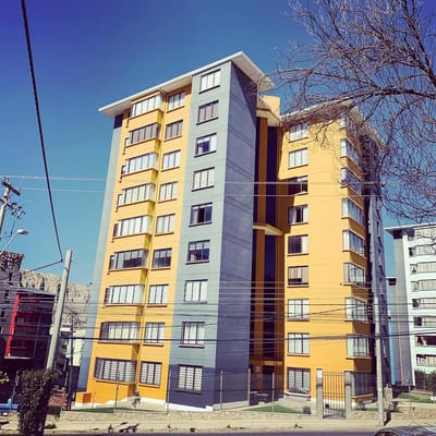 Los Pinos, calle 25. Al frente de la plaza de La Tortuga
