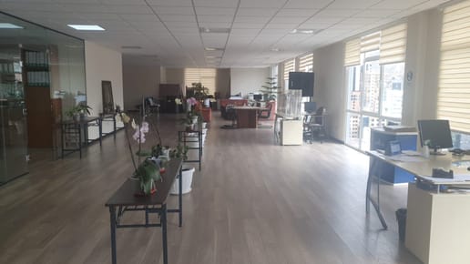 Oficina en alquiler en Calacoto en Edificio Corporativo