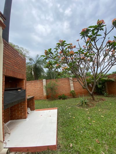 EN VENTA CASA DE 3 DORMITORIOS, CONDOMINIO BOULEVARD-LUQUE