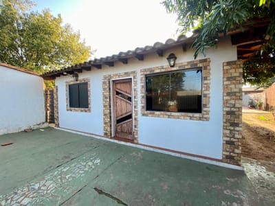 EN VENTA CASA CON PISCINA EN EL BARRIO SAN ISIDRO, SAN LORENZO 